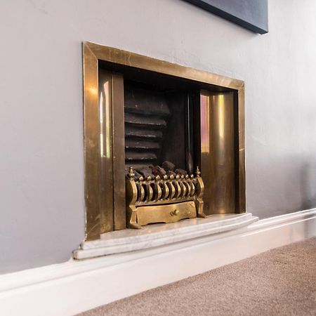 3 Bed Apartment - Perfect For Contractors Near Liverpool Airport Hale  Exterior foto