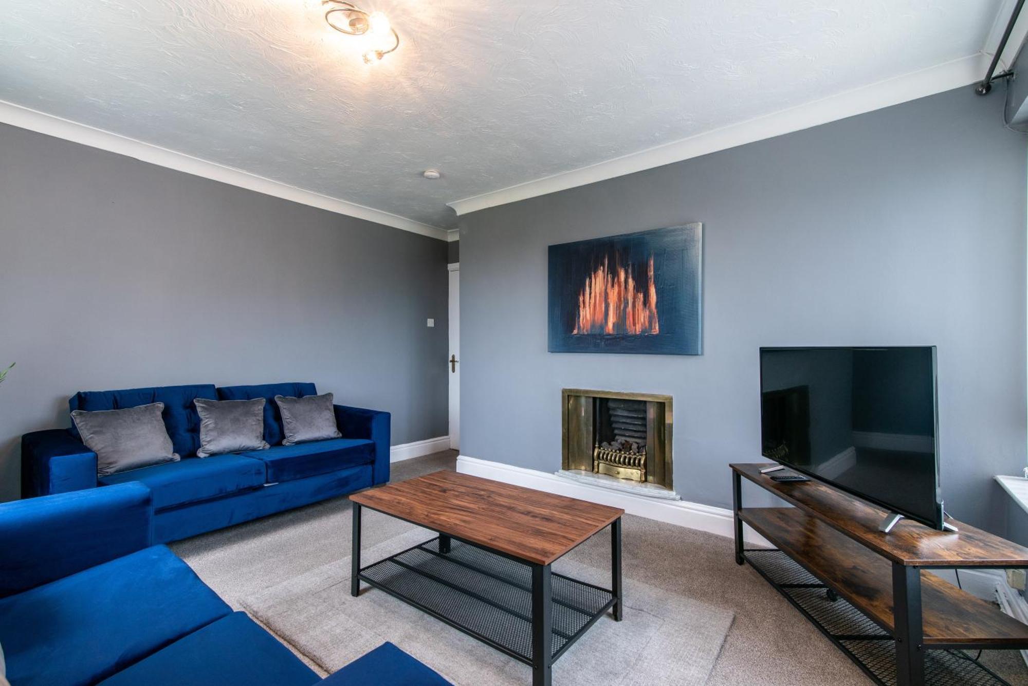 3 Bed Apartment - Perfect For Contractors Near Liverpool Airport Hale  Exterior foto