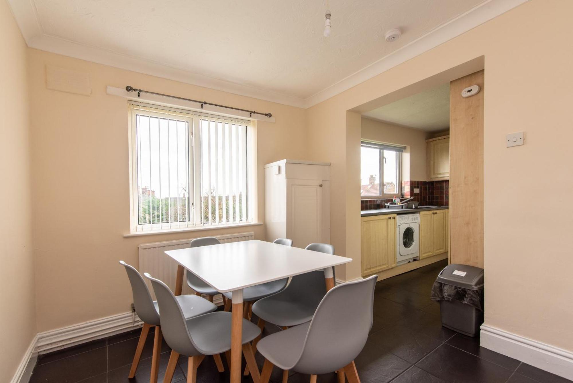 3 Bed Apartment - Perfect For Contractors Near Liverpool Airport Hale  Exterior foto