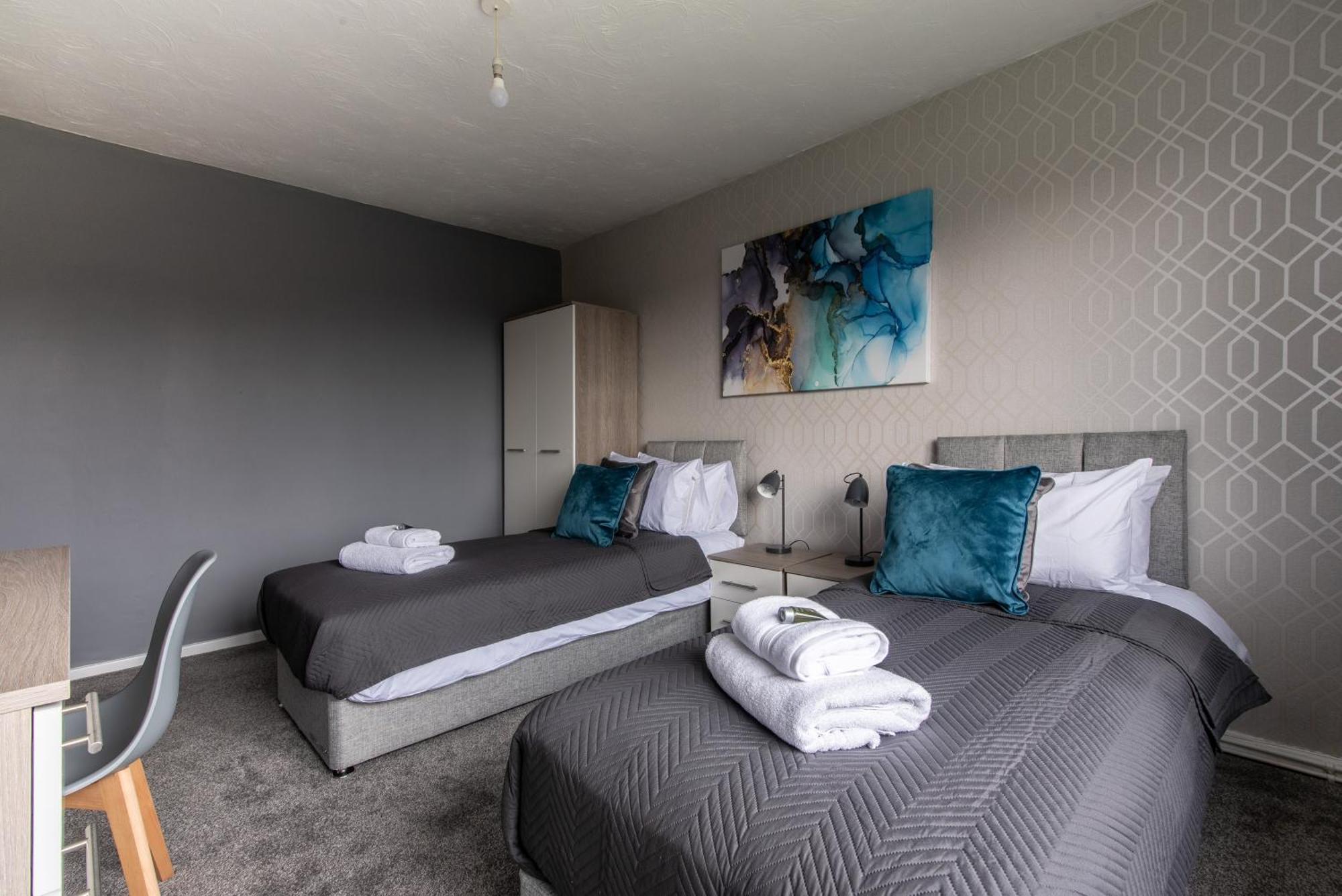 3 Bed Apartment - Perfect For Contractors Near Liverpool Airport Hale  Exterior foto