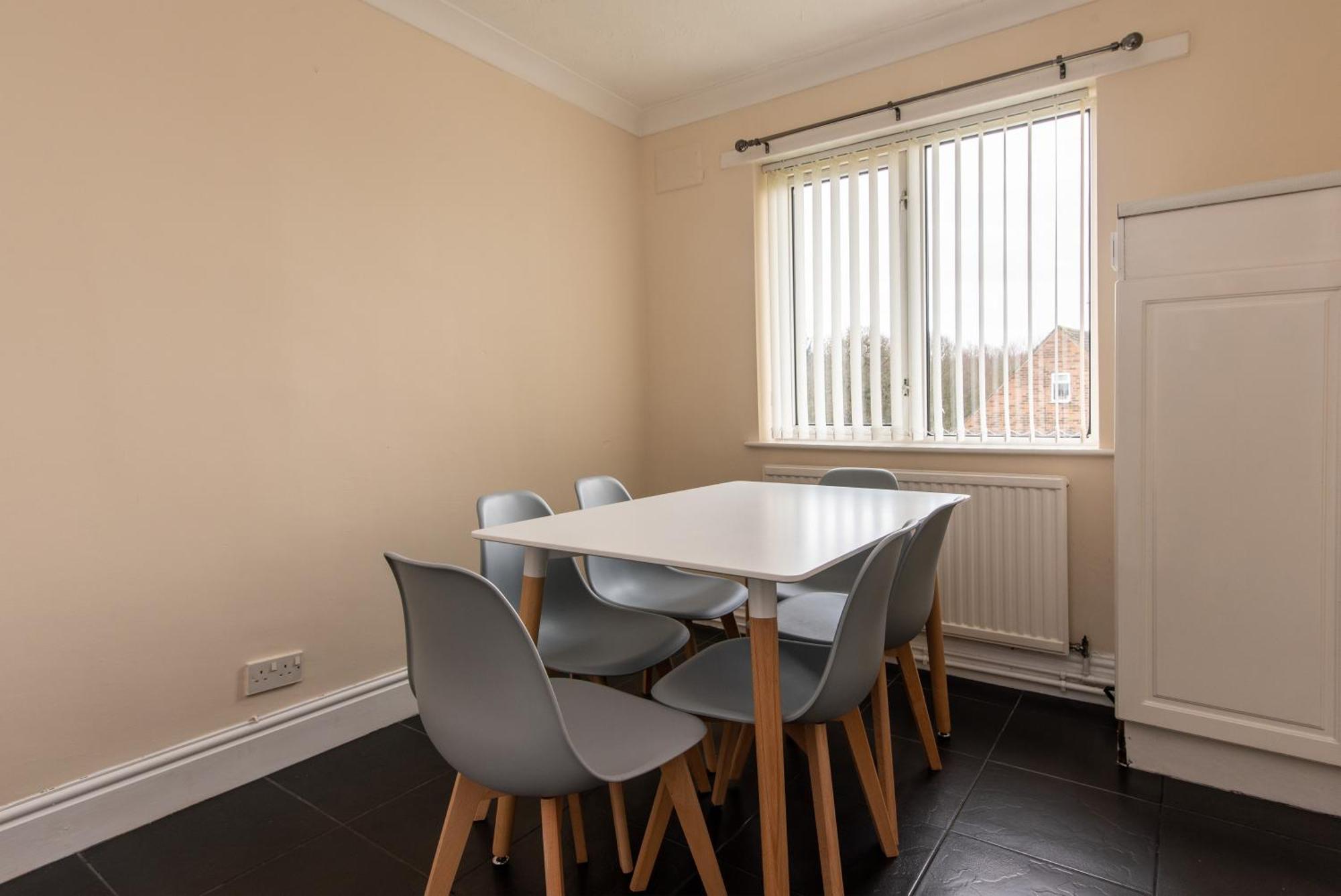 3 Bed Apartment - Perfect For Contractors Near Liverpool Airport Hale  Exterior foto