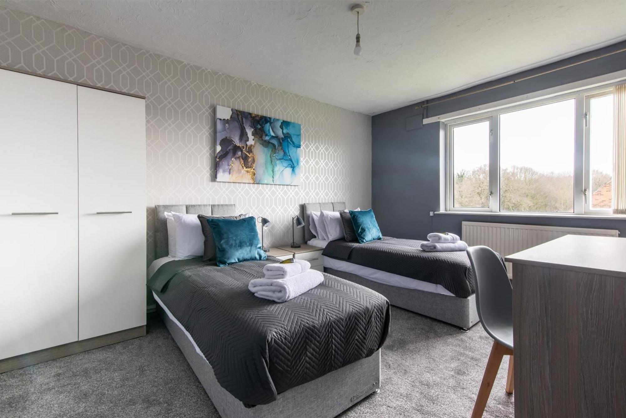 3 Bed Apartment - Perfect For Contractors Near Liverpool Airport Hale  Exterior foto